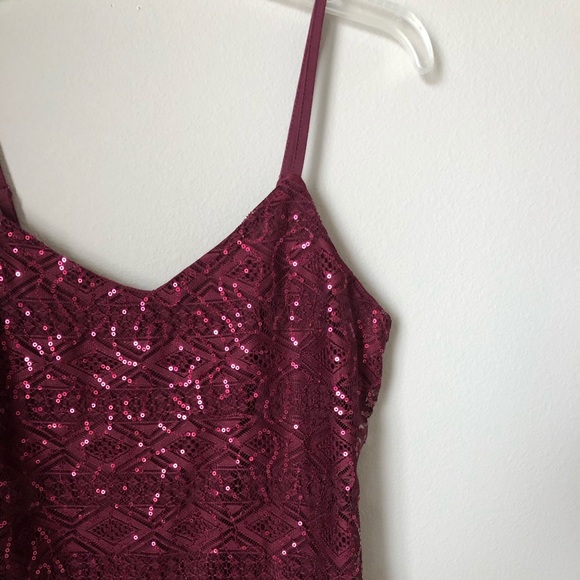 Maroon sparkly lace top - Picture 2 of 3